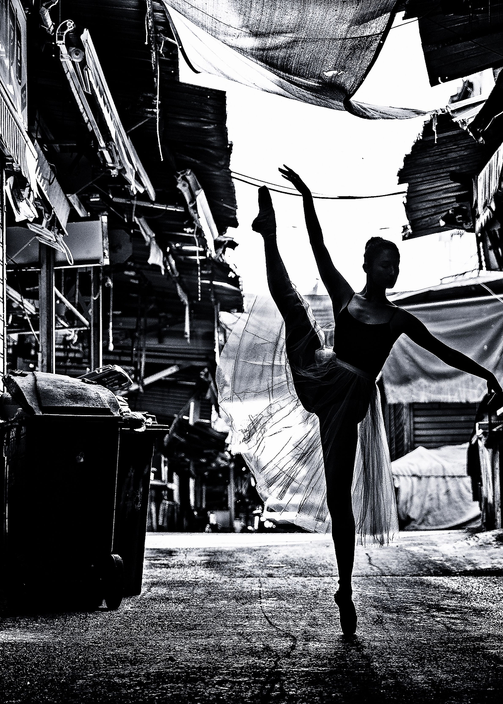 Ballerina on the street: постер из коллекции World Class Photos