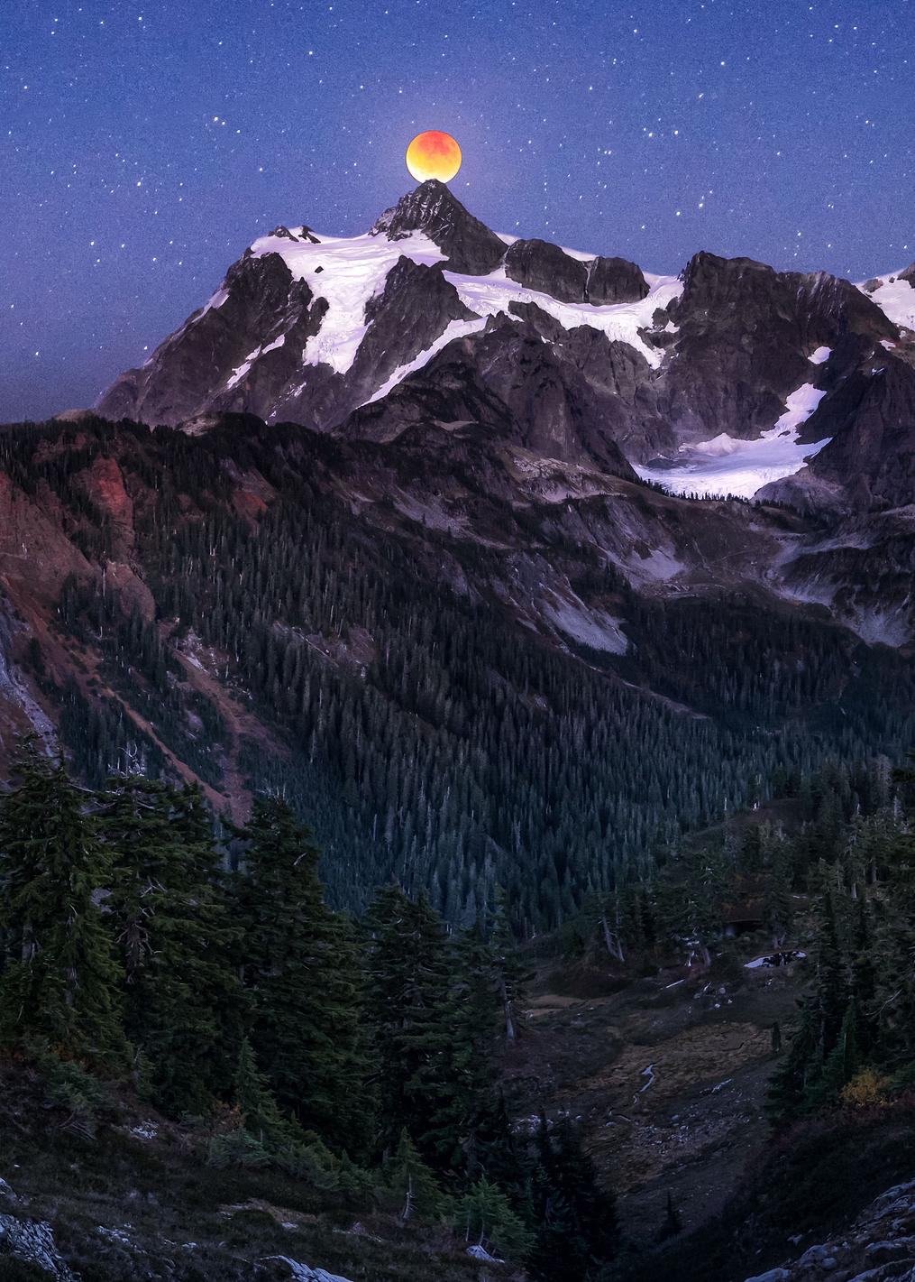 Blood Moon over Shuksan: постер из коллекции World Class Photos