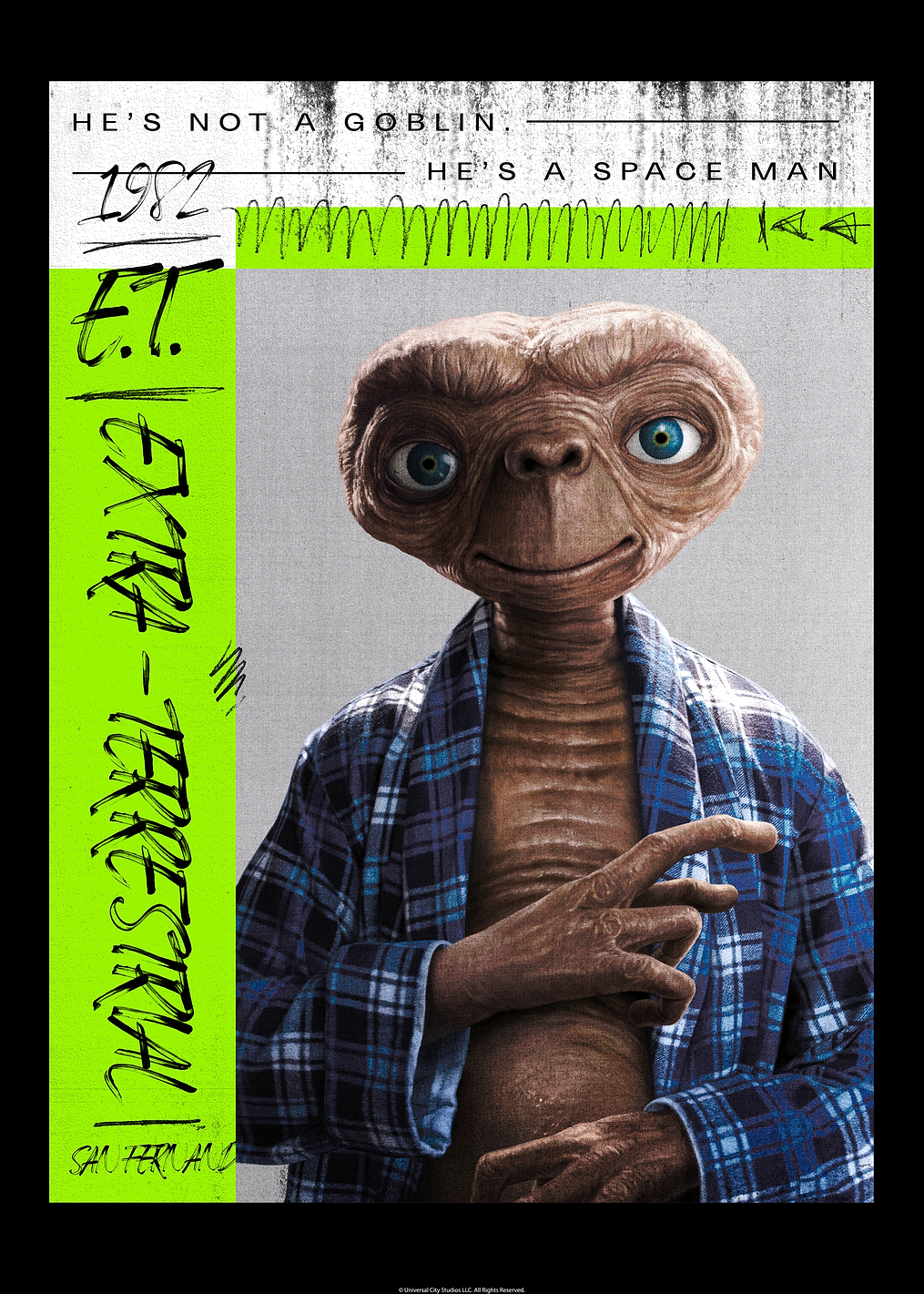 E.T. wearing a shirt: постер из коллекции E.T.