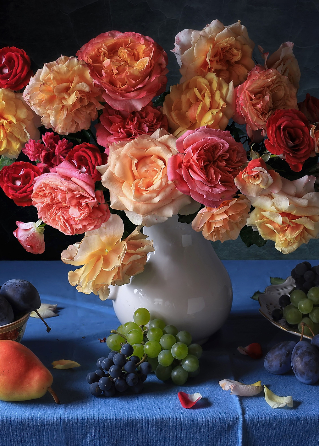 Peach roses and grapes: постер из коллекции World Class Photos