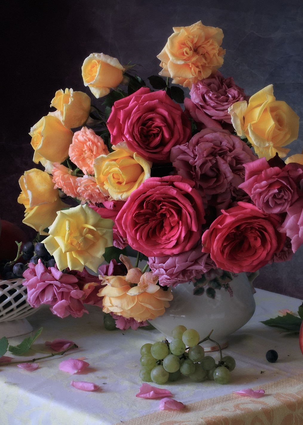 Yellow roses and fruits: постер из коллекции World Class Photos