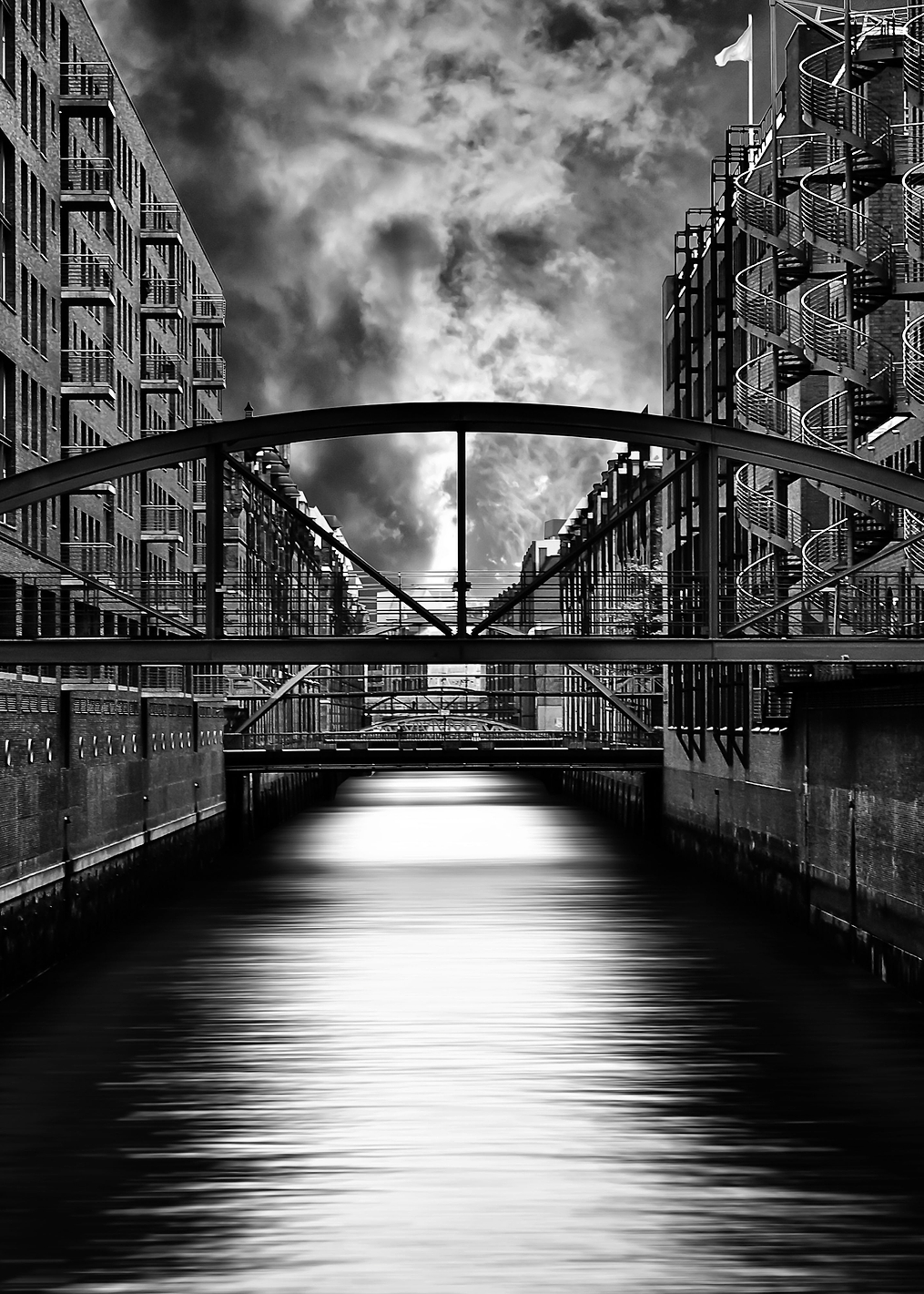 The other side of Hamburg: постер из коллекции World Class Photos