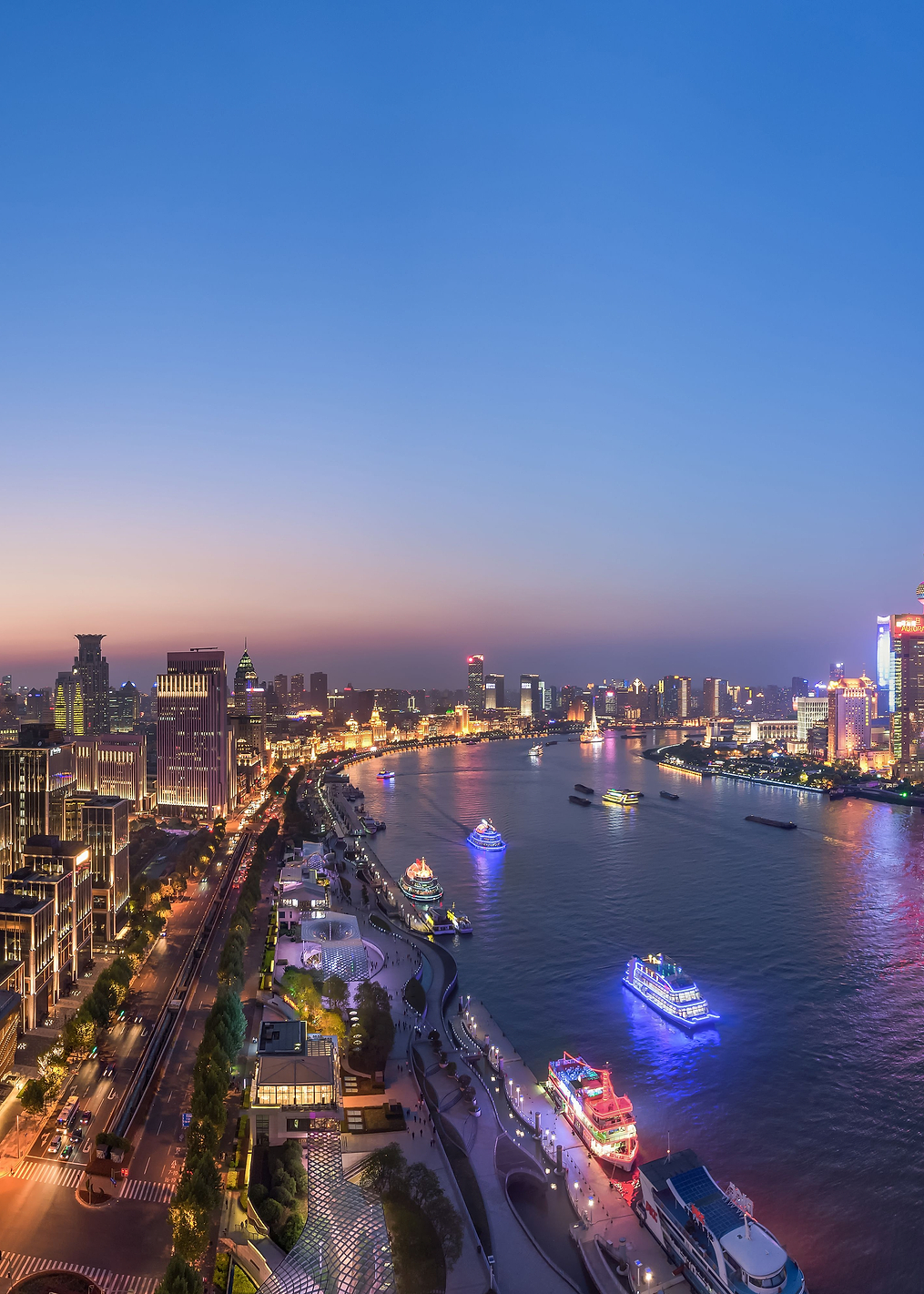 The Blue Hour in Shanghai: постер из коллекции World Class Photos
