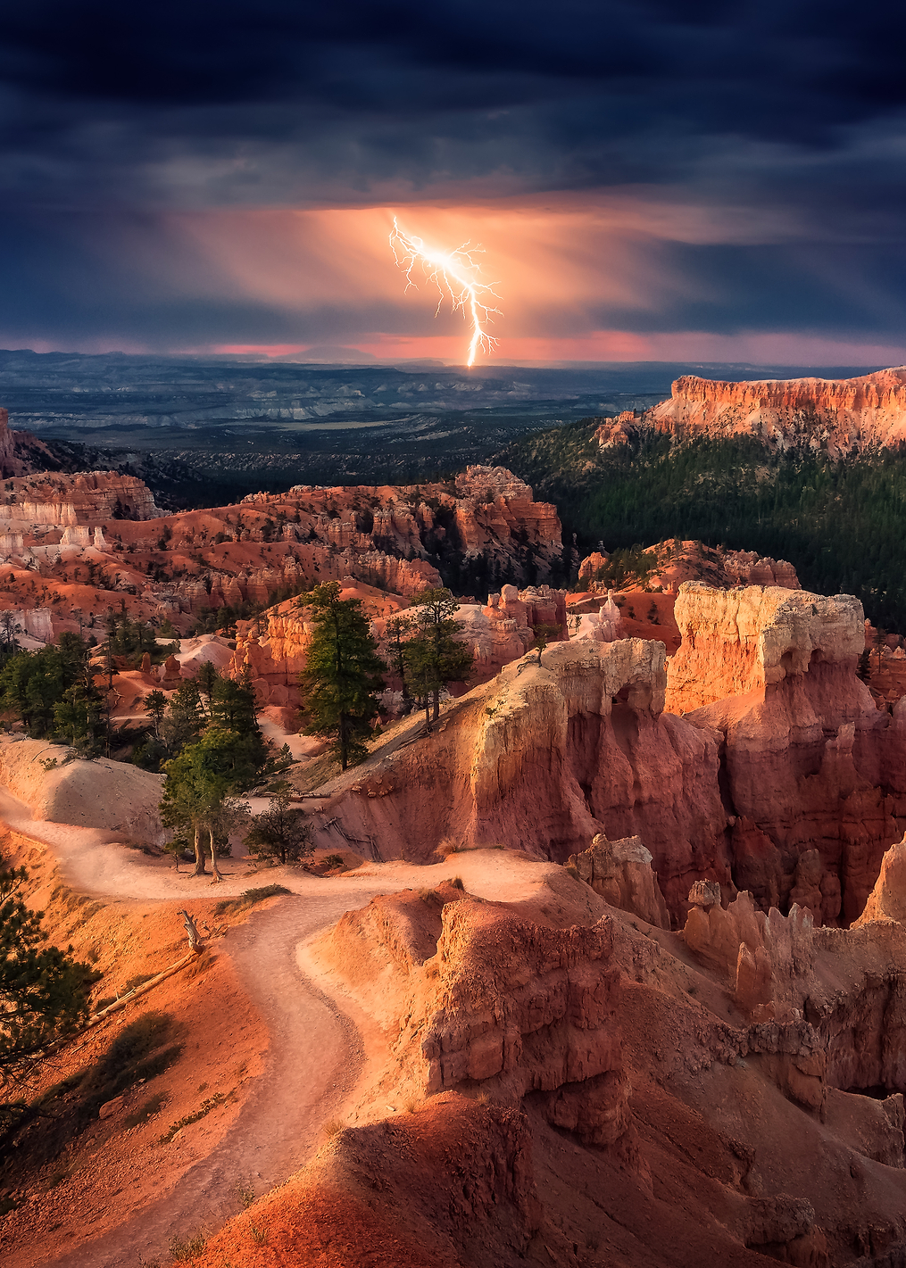 Lightning over Canyon: постер из коллекции World Class Photos