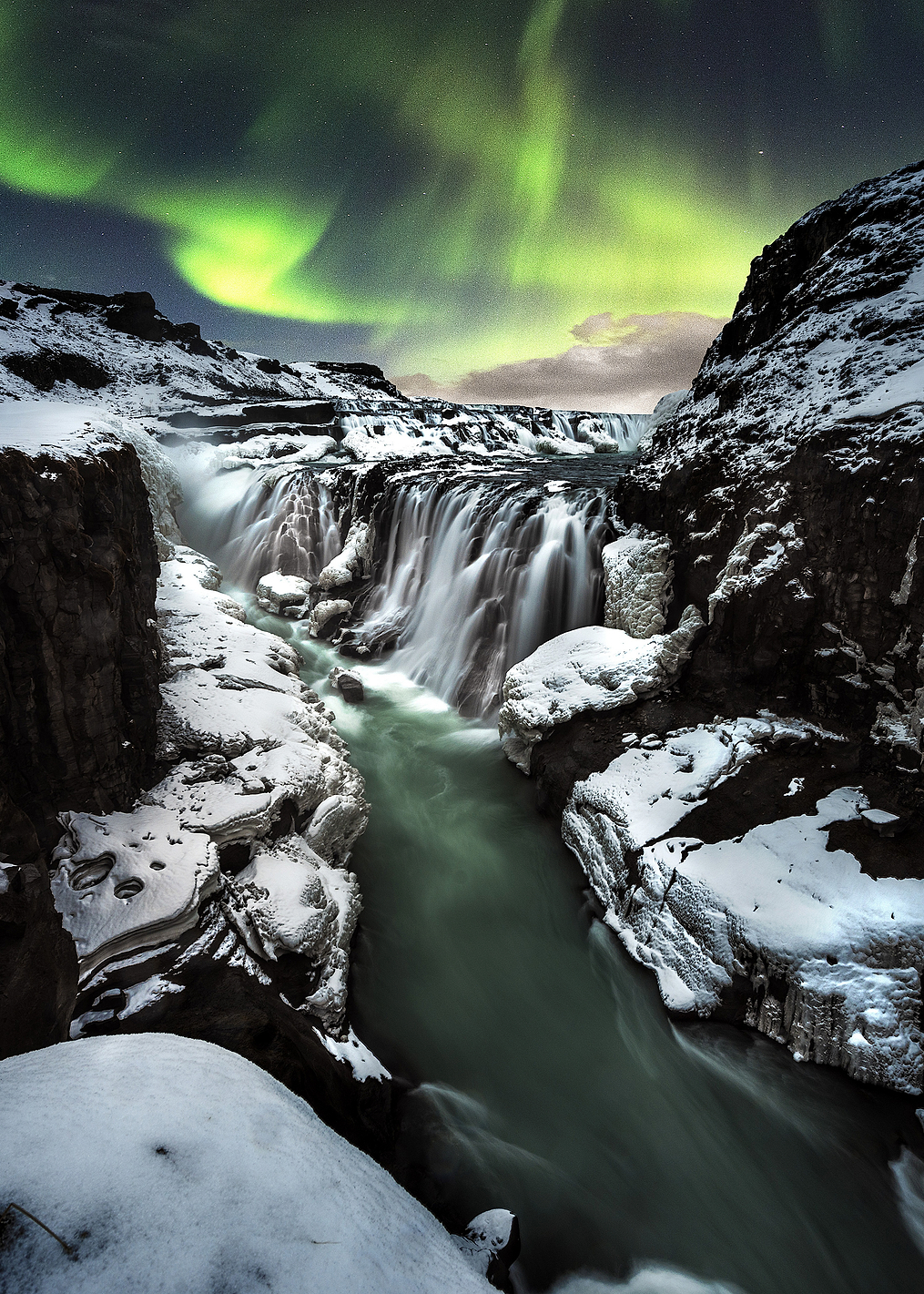 Full moon in Gullfoss: постер из коллекции World Class Photos