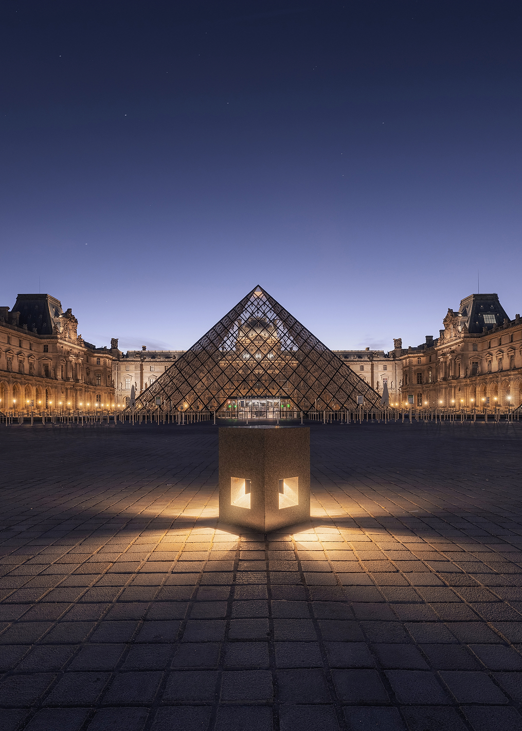Dark Louvre: постер из коллекции World Class Photos