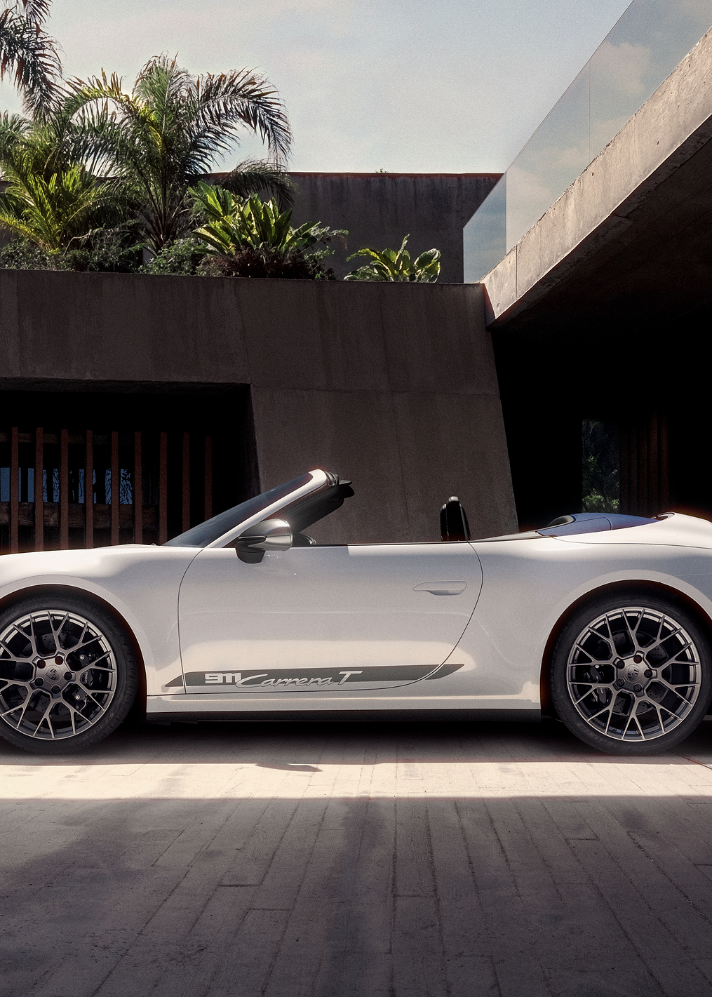 White Porsche 911 Carrera T in Concrete Oasis: постер из коллекции Porsche