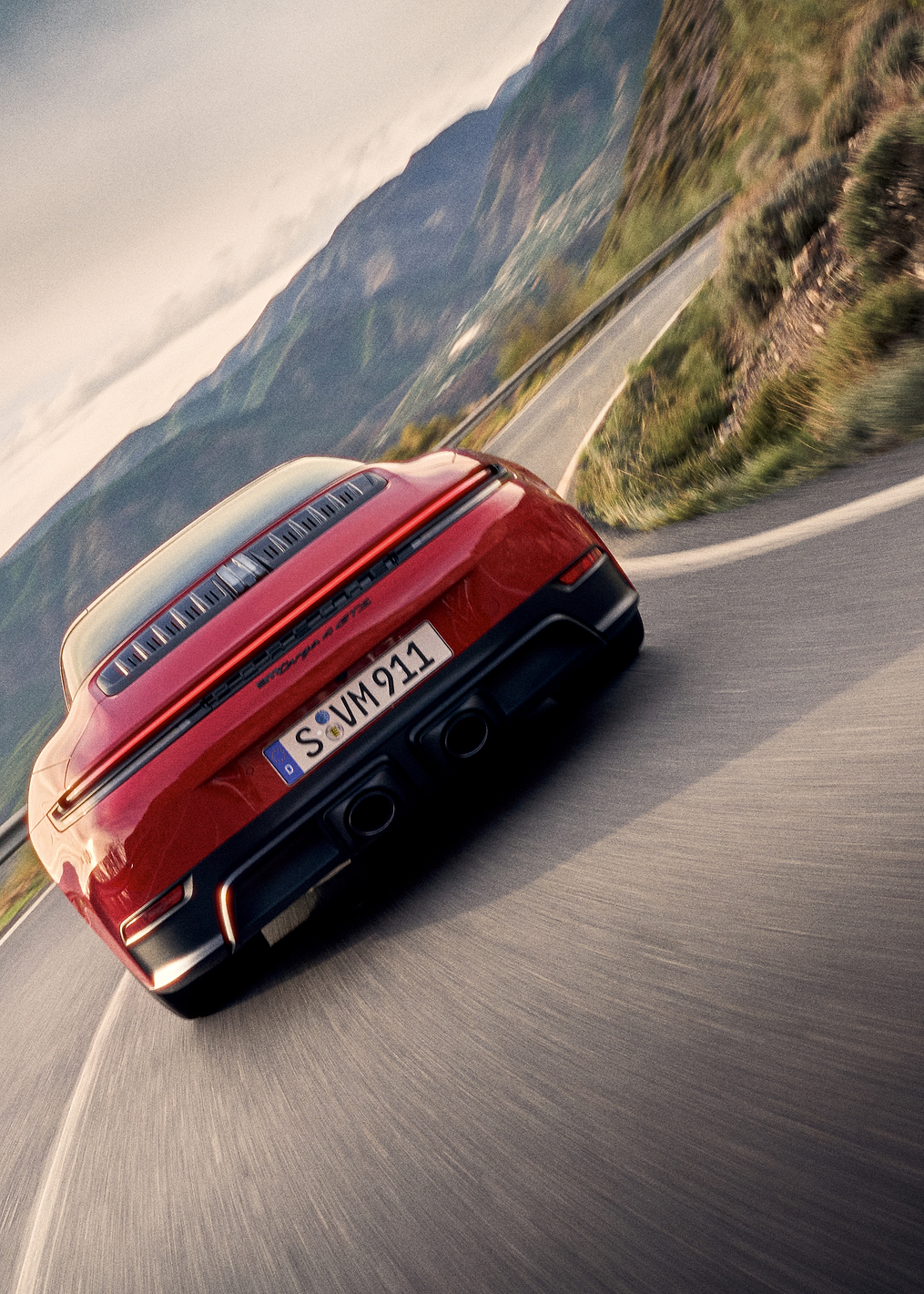 Dynamic Porsche 911 Mountain Drive: постер из коллекции Porsche