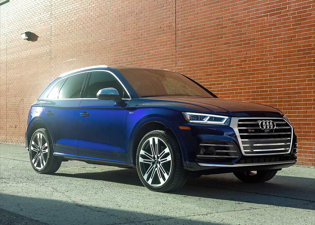 'Audi Q7' Poster, picture, metal print, paint by PosterSuite | Displate