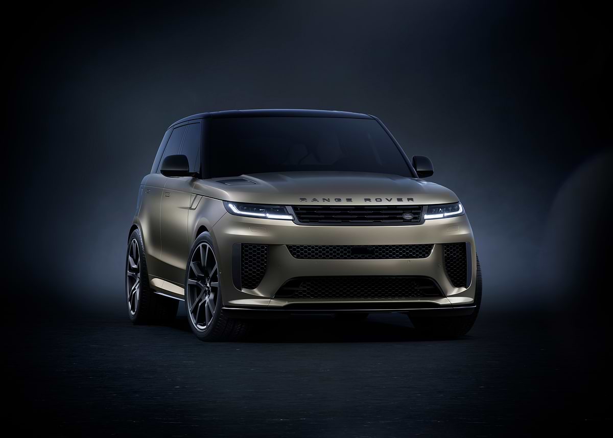 'Gold Range Rover SUV' Poster, picture, metal print, paint by ...