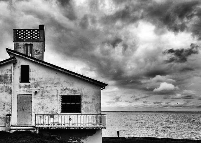 An old house of the Guardians of the river Po', in Ital ...