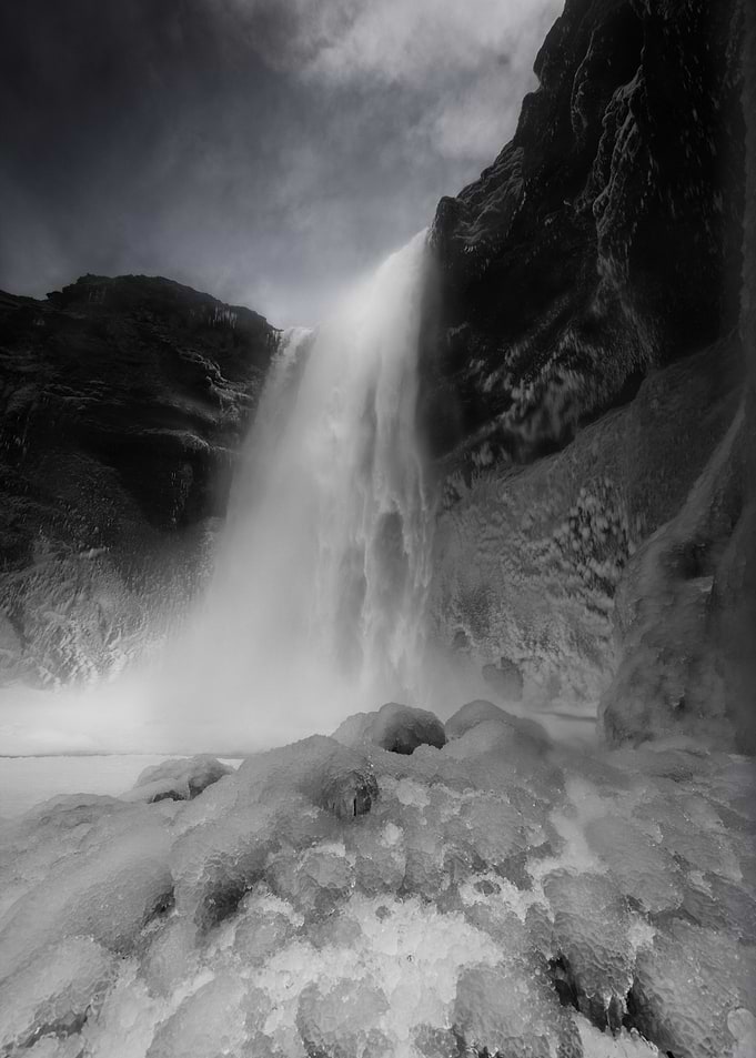 this is the waterfall Skógarfoss in Iceland