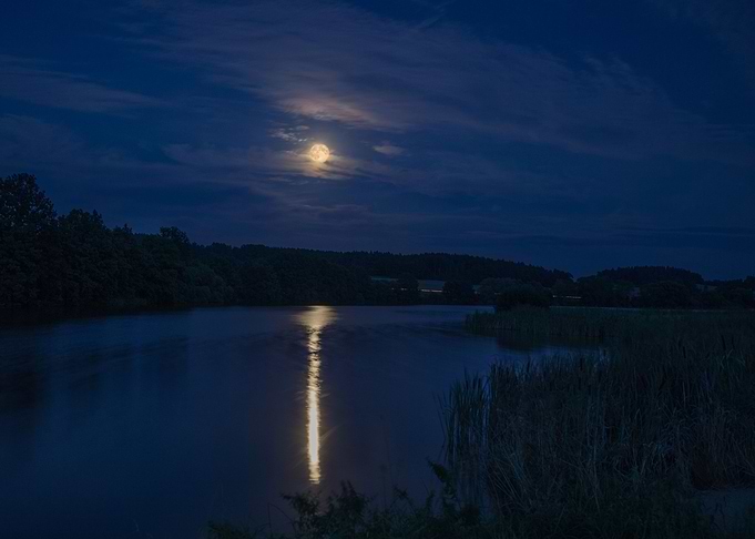 Full Moon Rising