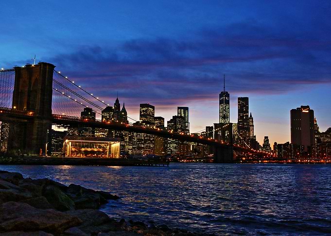 The Brooklyn Bridge and World Trade Center One at Sunse ...