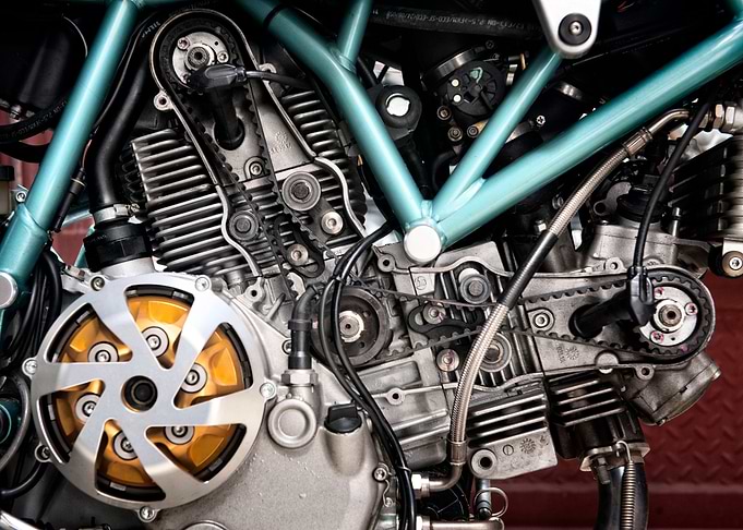 DUCATI engine