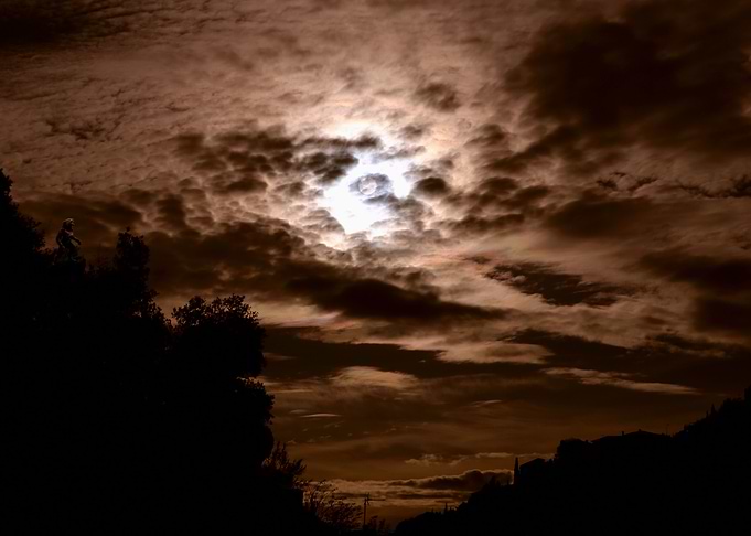 full moon howling