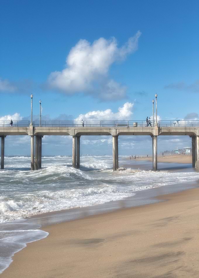World Famous Huntington Beach Pier in Southern Californ ...