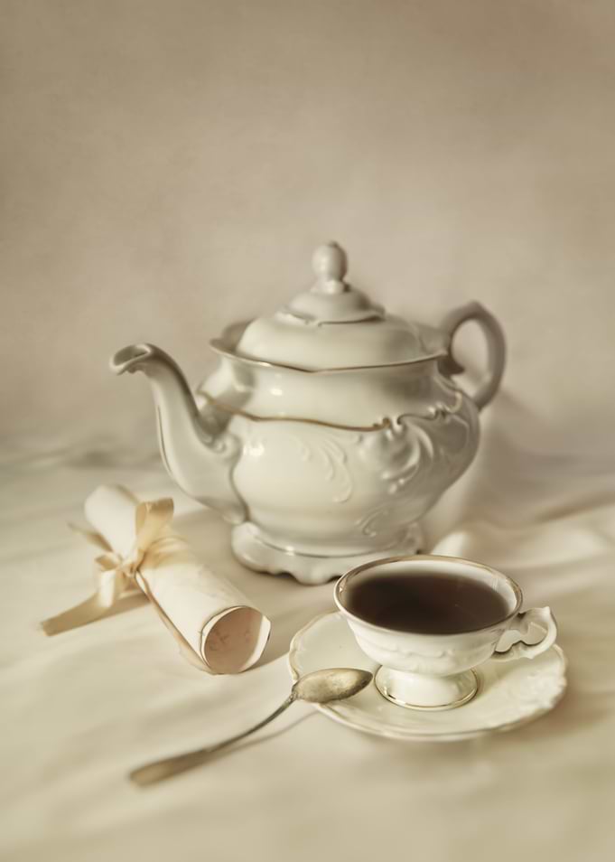 Still life with porcelaine set