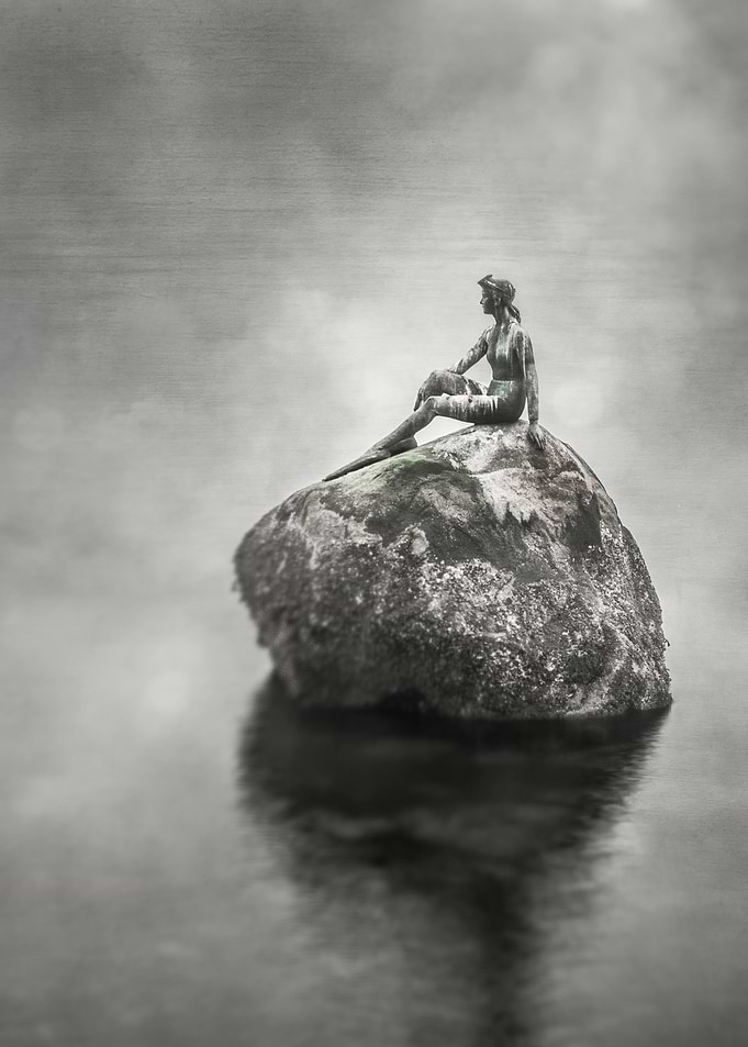 'Girl In A Wetsuit' bronze sculpture, Vancouver, BC, Ca ...