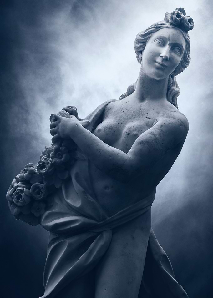 Roman statue carrying flowers