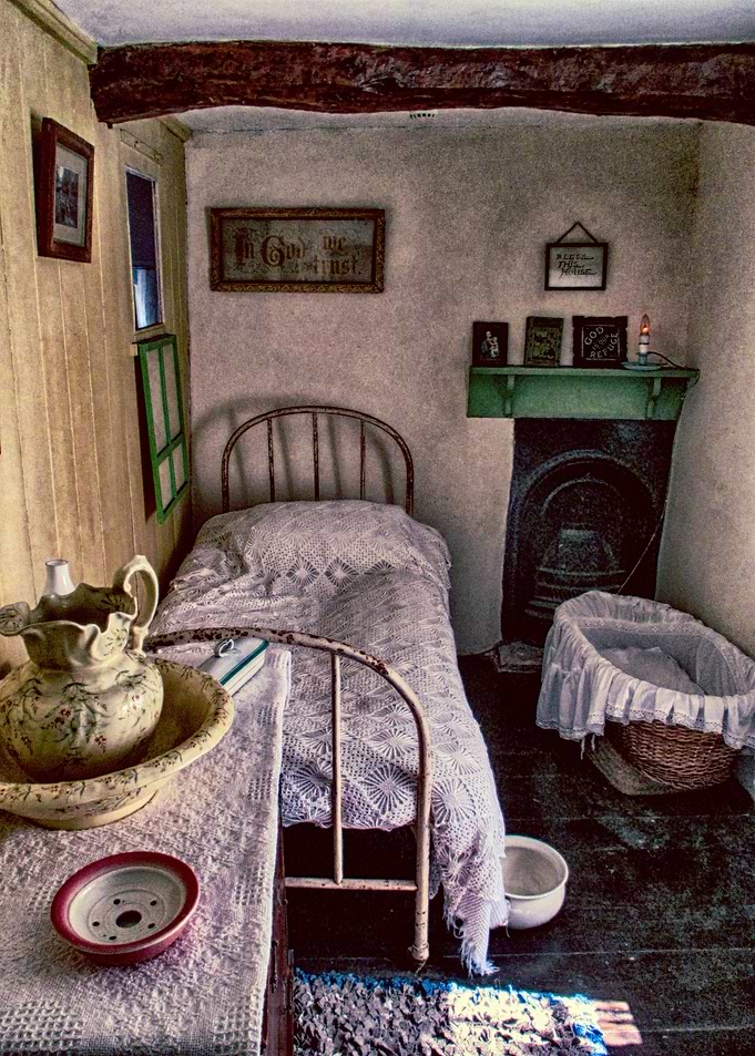 1930's Bedroom