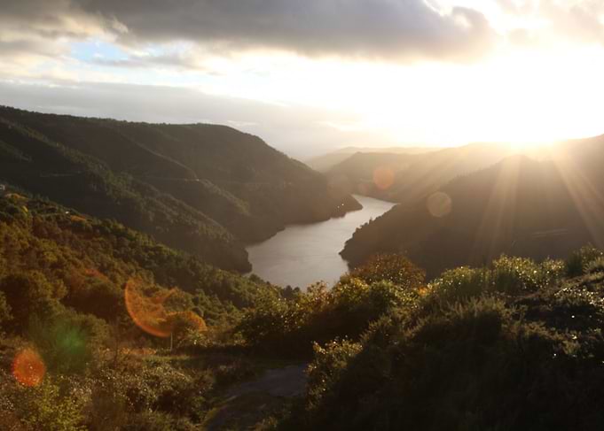 Ribeira Sacra, Miño river with brighting sun, Ourense