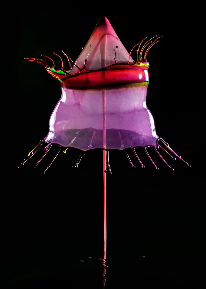 Waterdrops collision form in red and violet