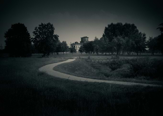 Way to the Tea Hall