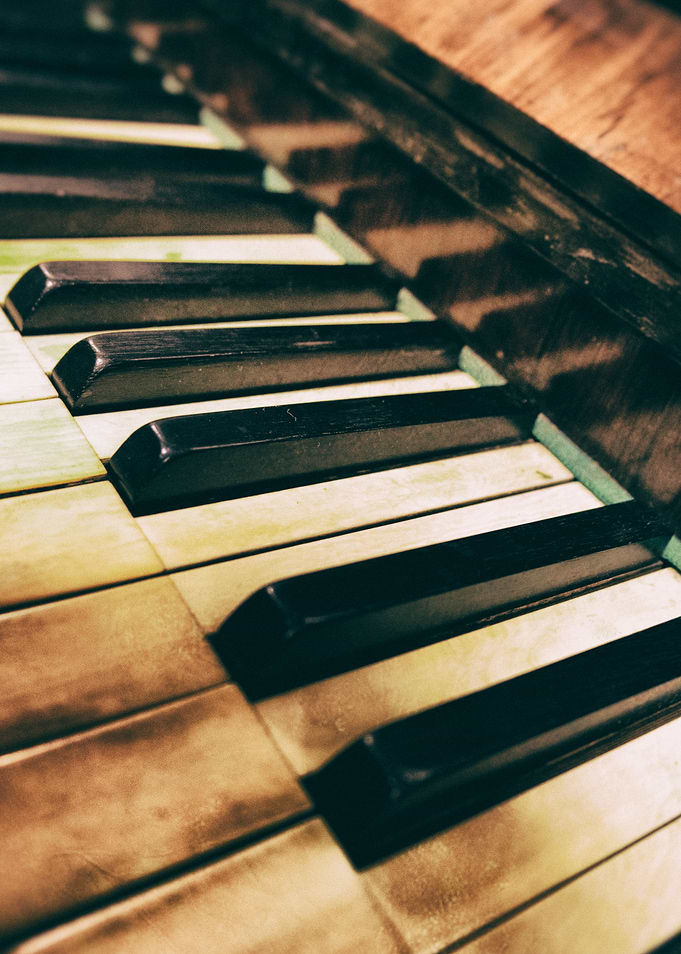 An old piano