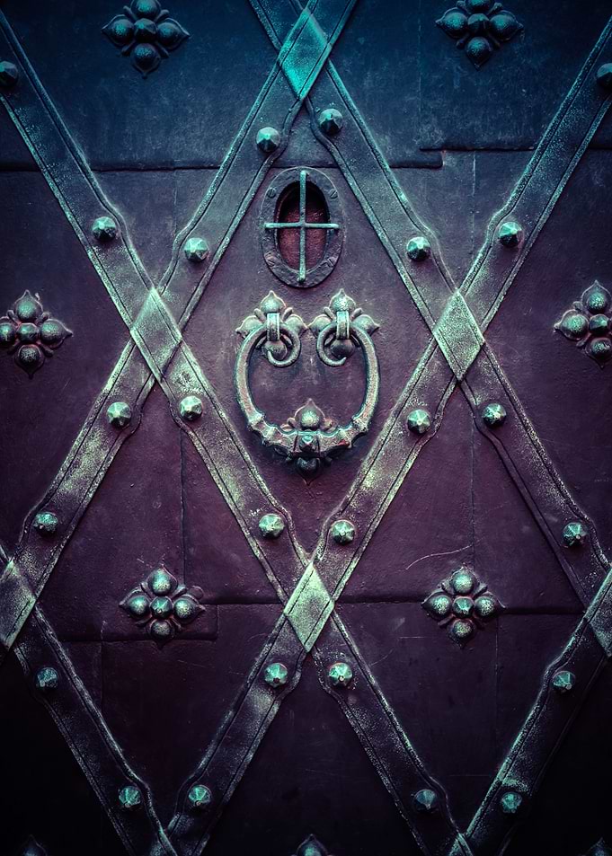 Closeup of an rnamented gate