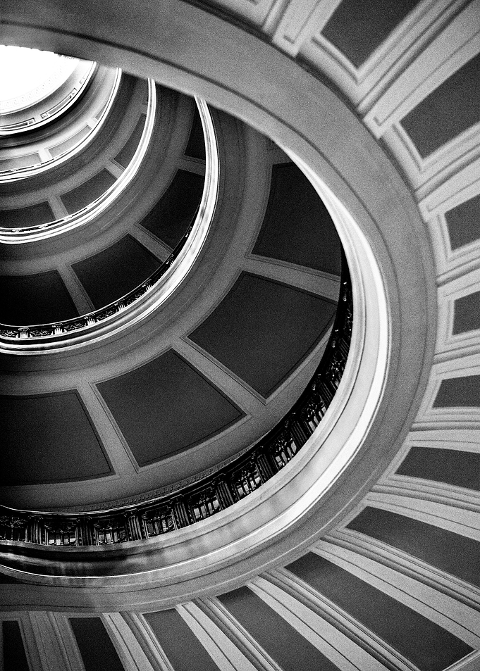 A curved stairway in Manha