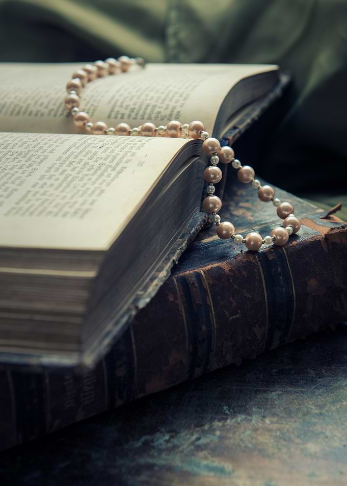 Pearl necklace and old books