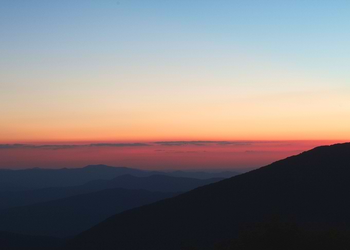 A sunset view of the Blue Ridge Mountains from Elk Knob ...