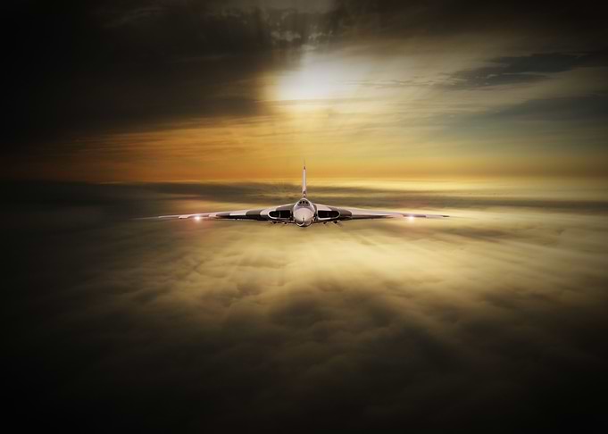 Vulcan Bomber XH558 skimming the cloud base