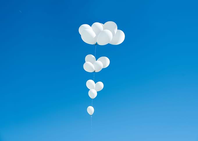 Saudade (White balloons)