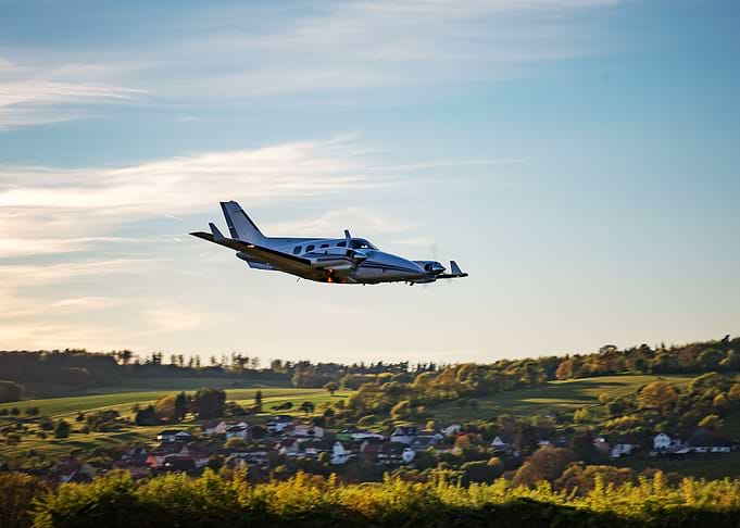 Low pass of a Beech Duke