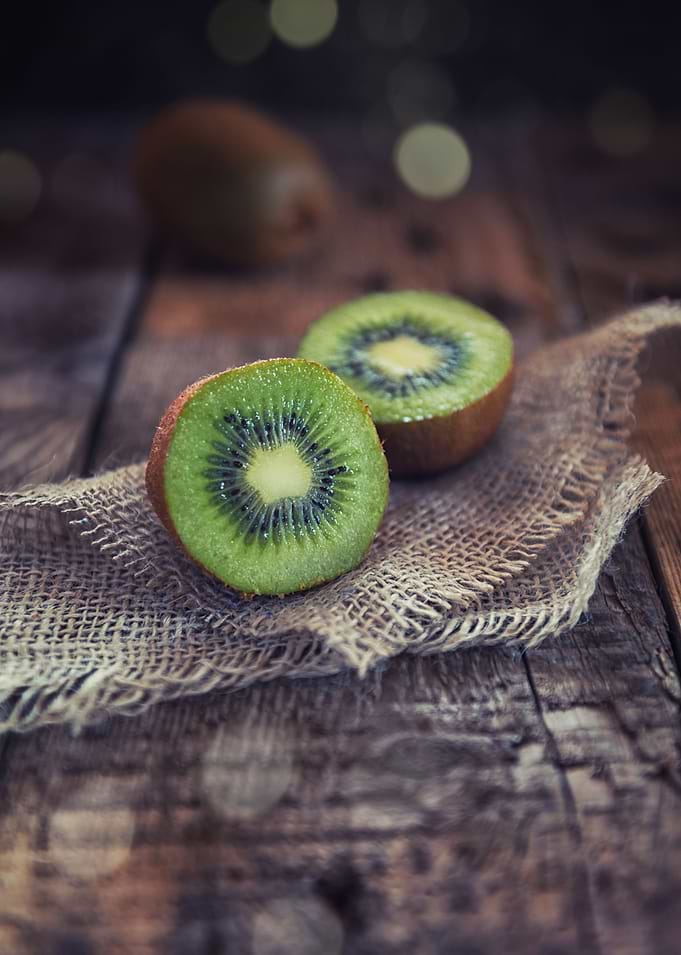 Kiwi half cut
