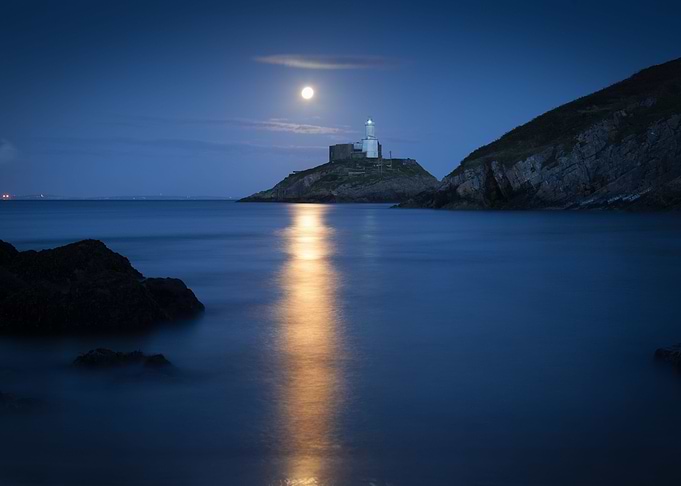Mumbles Lighthouse at dusk