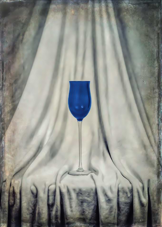 Blue cup, or maybe the Grial...