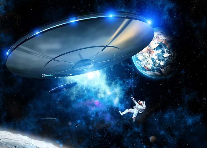 Alien spaceships capture A