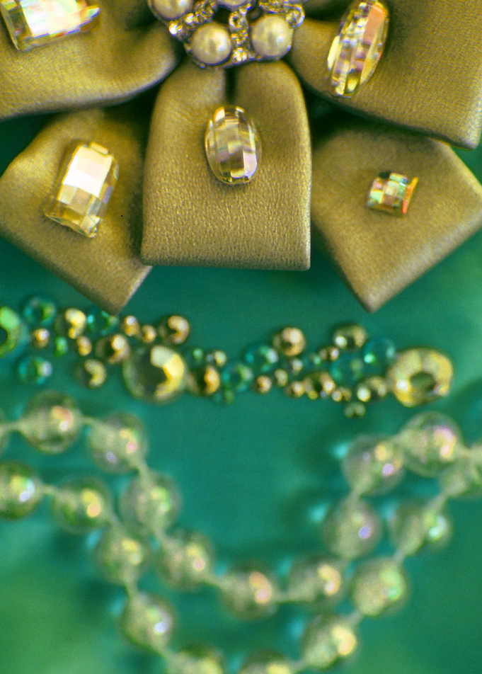 Bow and Diamonds