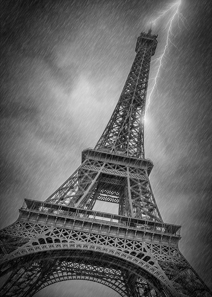 EIFFEL TOWER Thunderstorm