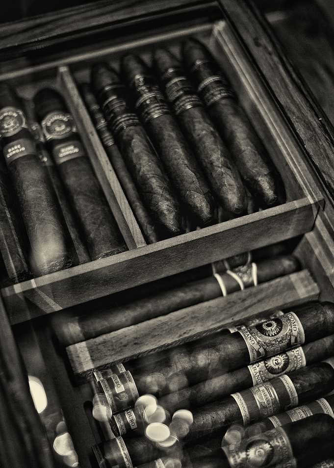 HABANO CIGARS monochrome