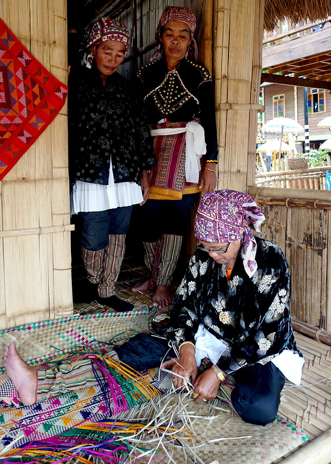 Yakan's Handwoven Mat