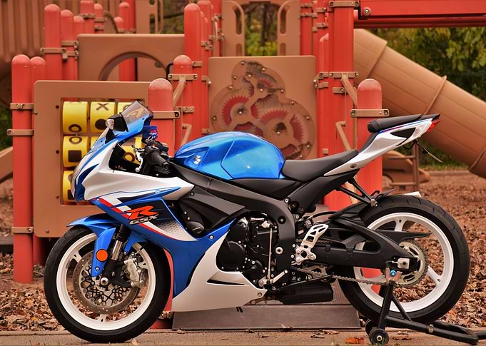 The blue and white GSXR600