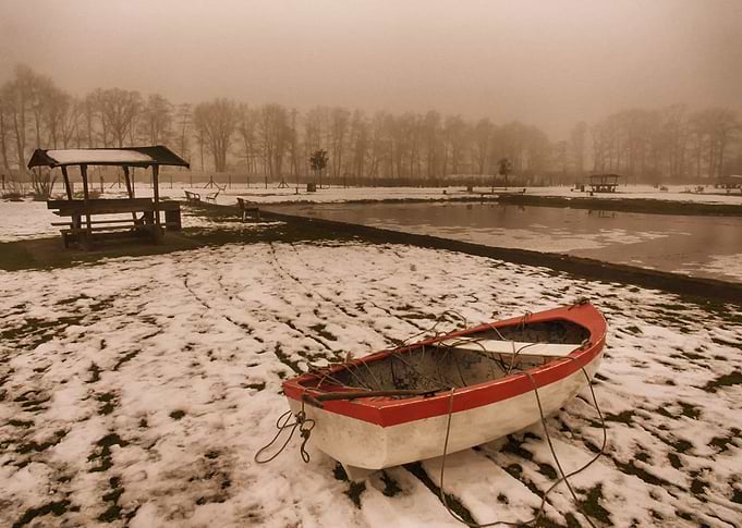 The boat in the snow