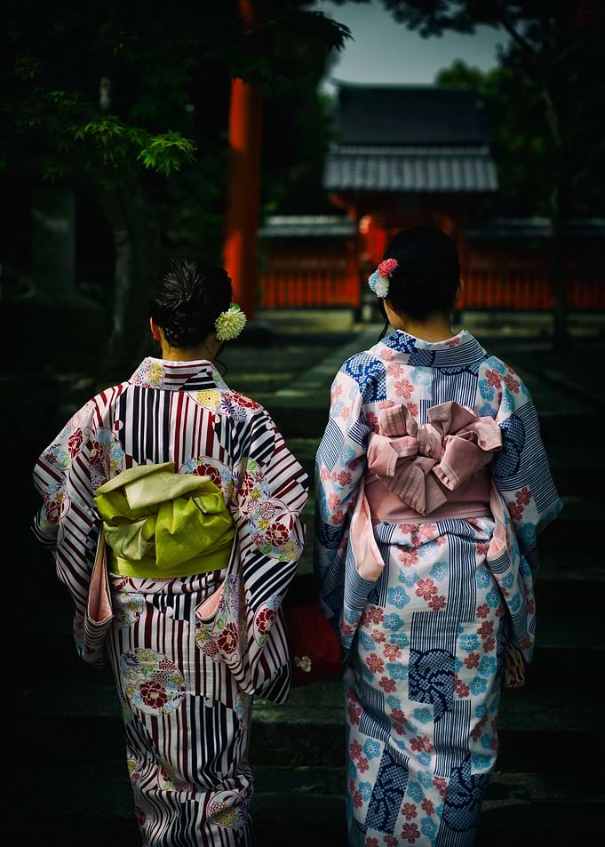 Kimonos girl back