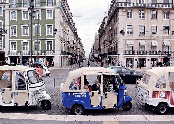 Um tuktuk a tua espera