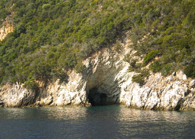 Dive to the cave