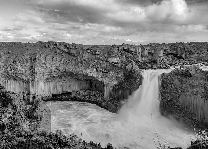 Aldeyjarfoss in Black and